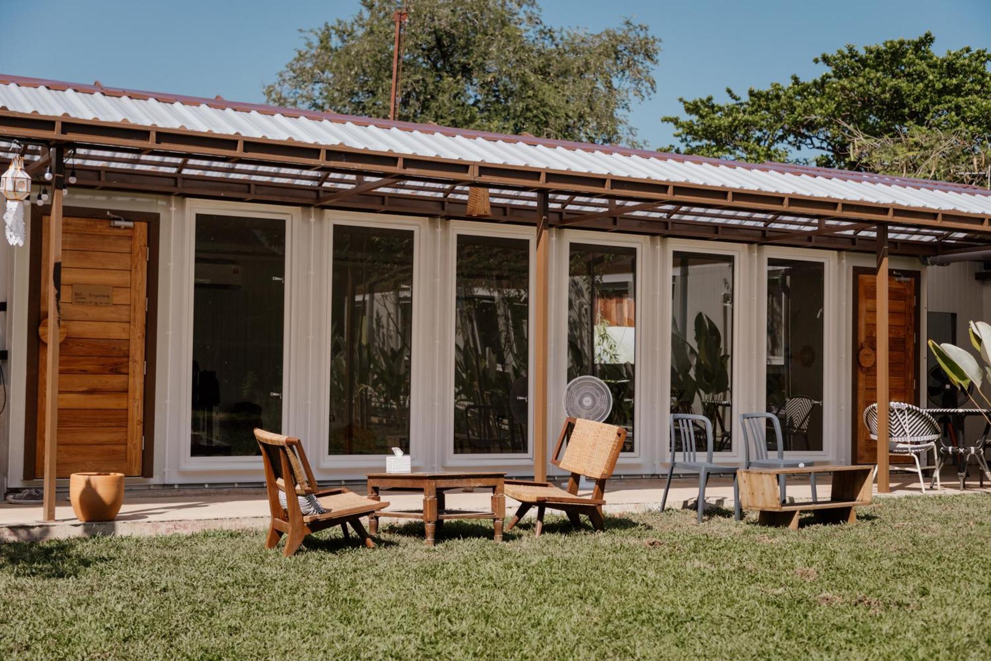The Yard Hostel Chiang Mai Exterior photo