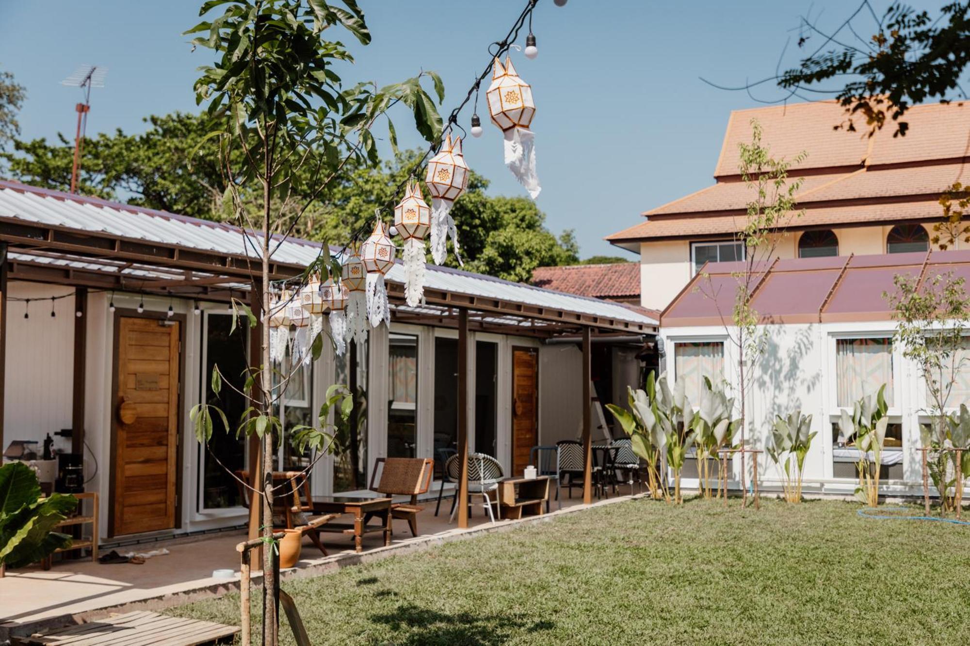 The Yard Hostel Chiang Mai Exterior photo